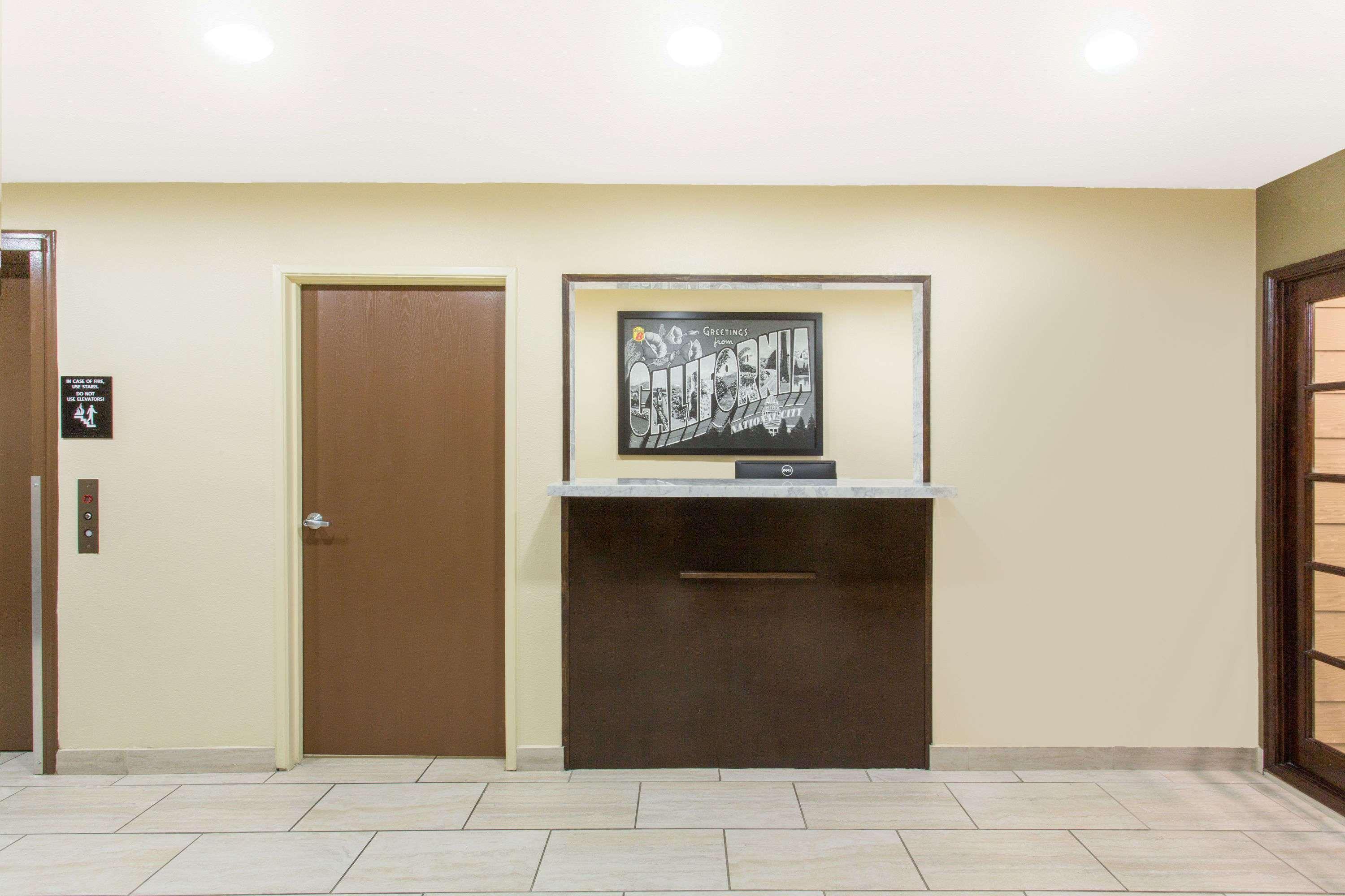 Super 8 By Wyndham National City Chula Vista Exterior photo