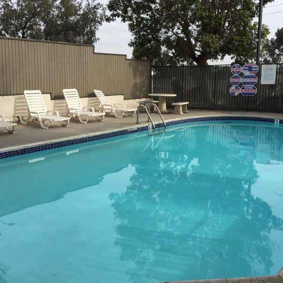 Super 8 By Wyndham National City Chula Vista Exterior photo